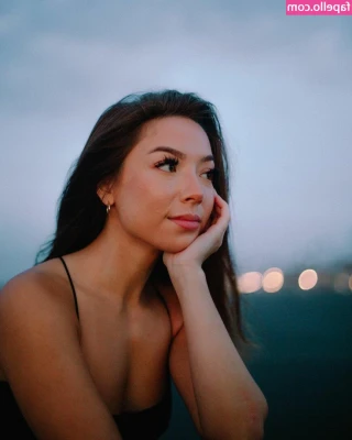 Caroline Vu [ caroline-vu ] - Tiddies n smiles 🥺