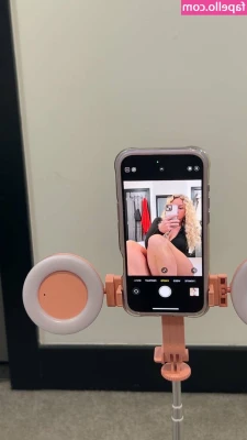 Keliah.Sue [ keliah-sue ] - Juicy peach cum n add your cream 🍌 🍑 🥛 💧