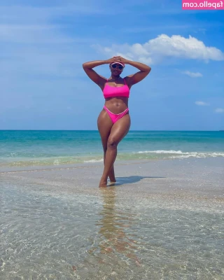 Justcallme_naee [ justcallme-naee ] - Hot and sweatyyy...but not because of what you think! 🤭🔥😋