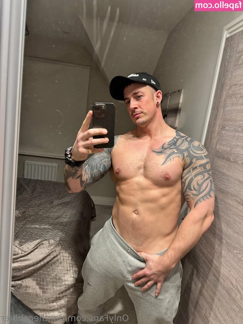 danthecobbler - Good morning my love  I woke up horny  with a wet pussy  I want to