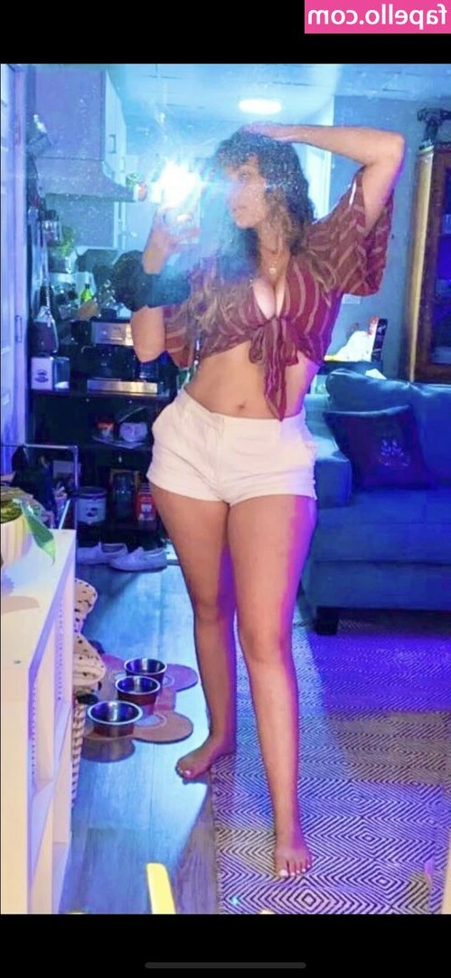 Olivia Mccoy [ olivia-mccoy ] - Hoodies don’t fit the same (+ jack off bonus).