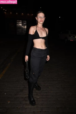 Amelia Grey Hamlin [ amelia-grey-hamlin ] - Special Effects always make TITTIES look cool
