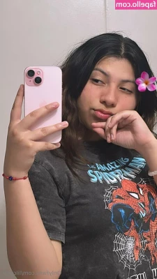 lilcami - Daddy took some random pictures of me