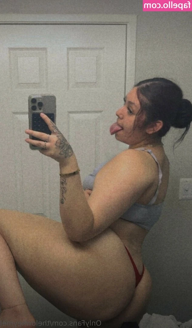 TheLowkeyMel - Showing you my boobs always makes me smile