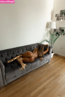 iamverasmirnova [ vera-1 ] - Monday’s suck .. check DMs 👌