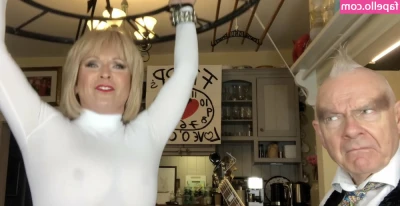 Toyah - 你愛的露半球加长腿 兔兔里面什么都沒穿喔