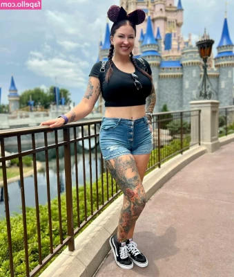 kinkycurvykatie [ kinkycurvykatie-1 ] - Does these shorts fit me well? 😏