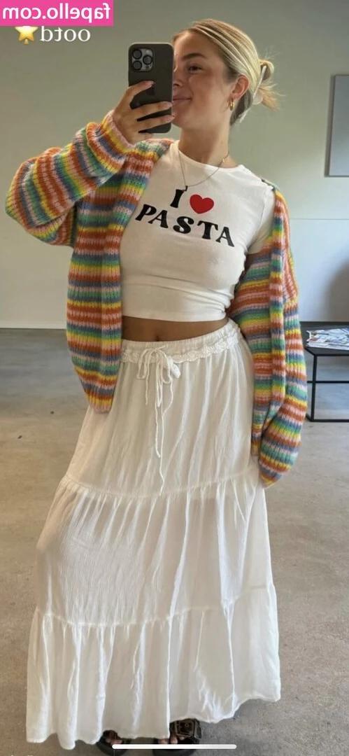 Lea Breuer [ lea-breuer ] - feeling slutty needed this sloppy hook up with my best friend