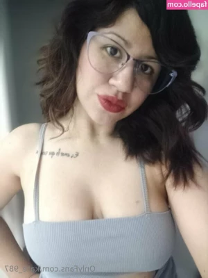 kate_987 [ kate-987 ] - who wants to eat my Waffle?