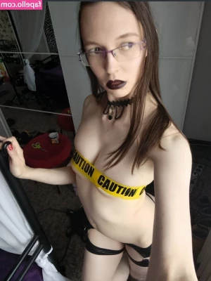 mrs-crazy - 2 posts in one day because I want you to look at my pussy