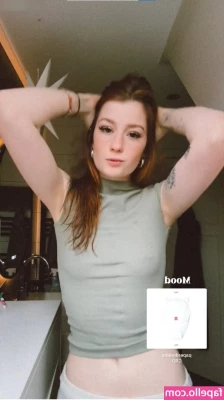 Leonie Busse [ leonie-busse ] - Brrrr so cold tonight  who wants to keep me warm