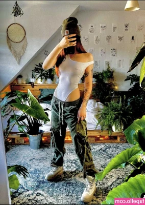 Leonie Busse [ leonie-busse ] - My hair now comes down to my