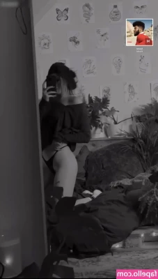 Leonie Busse [ leonie-busse ] - Do you like my sparkly stockings