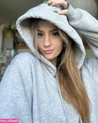 Leonie Busse [ leonie-busse ] - Have a good Sunday 😈