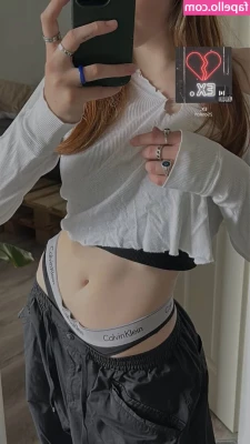 Leonie Busse [ leonie-busse ] - Who s sending me on vacation so I can wear this