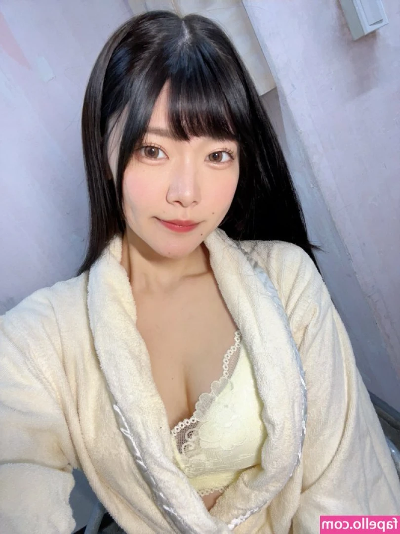 Hinano Miki [ hinano-miki ] - DM me if you want to see me doing this pose for the first time using