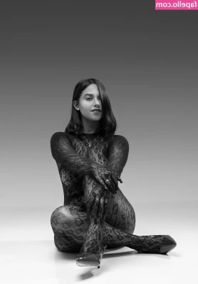 elly_g [ elly-g ] - Put your cock right here papi