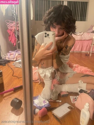 carmenhollow - are u gonna help me take this off? my top isn't gonna come off on its