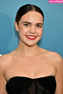 Bailee Madison [ bailee-madison ] - There's always time for a quick photoshoot 🫣