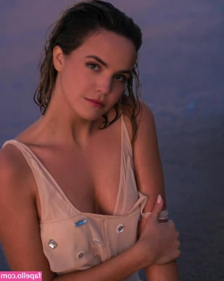 Bailee Madison [ bailee-madison ] - Baked as cake
