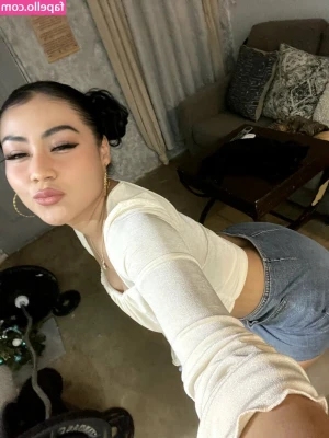 Yein Vaz [ yein-vaz ] - Movie kind of night cause my pussy is sore and I’ve had a rough