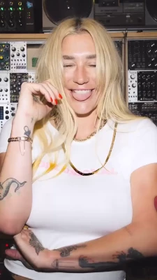  [ kesha ] - Did you watch my most recent tape? 🥵🤌🏼