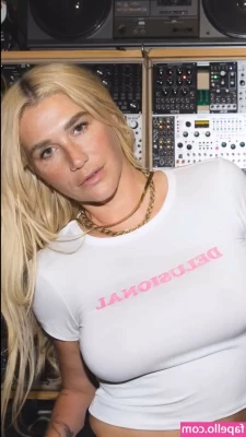 Kesha - Lifestyle video: I saw my Sun Goddess @stephinspace getting ready and