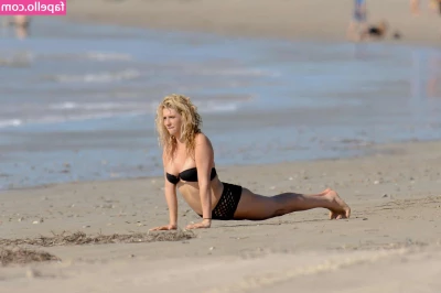 Kesha - Lingerie on or naked