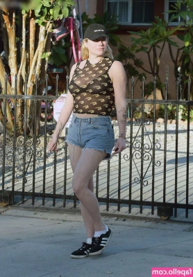 Kesha - Happy Father s Day to all the sexy dads  I hope your cock gets