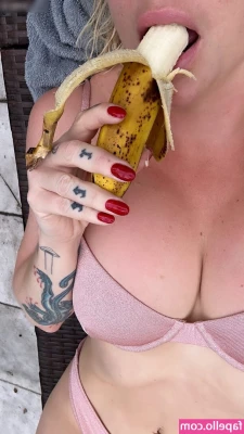 Kesha - Little boobs  big heart