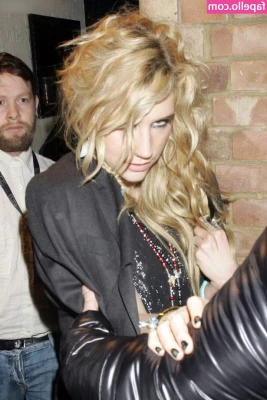 Kesha - Good morning  Let s get freaky on this sultry Sunday  What would we