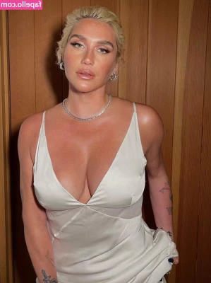 Kesha - Sorry for not being too much online , I enjoy holidays🥥🌴☺️