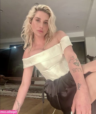 Kesha - Sorry for the lack of content lately  I m trying to get sets to wear
