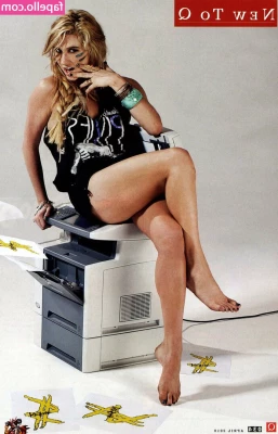 Kesha - Did you know that I am quite flexible