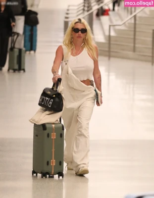 Kesha - My milk leaking down my naked body.