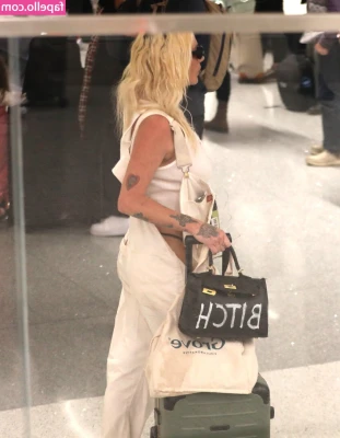 Kesha - Your cute goth cat girlfriend is really hot 🥵🥵