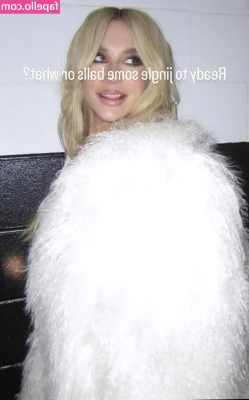 Kesha - Going live on tiktok to paint the closet doors in my new studio at