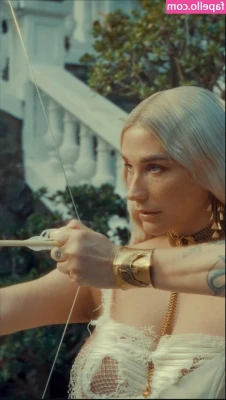 Kesha - You know what day it is! FUCK ME Friday! Send me a tip if you want to