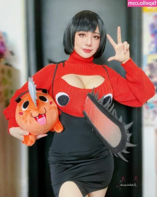 Katy Kat Cosplay [ katy-kat-cosplay ] - Oops my nylon stockings have laddered.. who’s buying me more ?😜