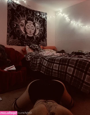 Sarapheeena - Sniff my asshole please