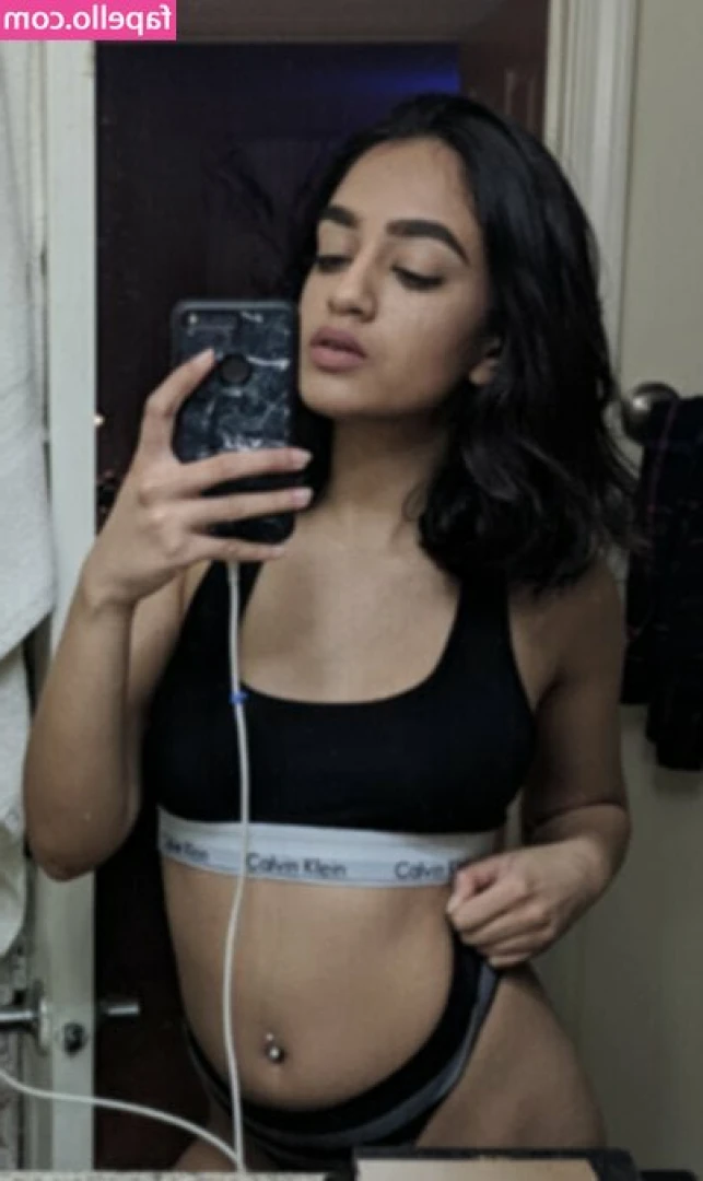 Komal3341 - Wanna taste? 🤤