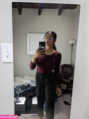 Komal3341 - Thick thighs and a some booty (this butt plug was way too cold lmao)