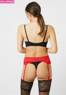 Nicola Cavanis [ nicola-cavanis ] - Back shots 😍