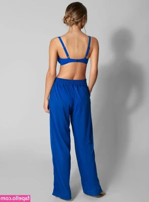 Nicola Cavanis [ nicola-cavanis ] - She does amazing things right? When it goes cum spray... 😈🔥💦