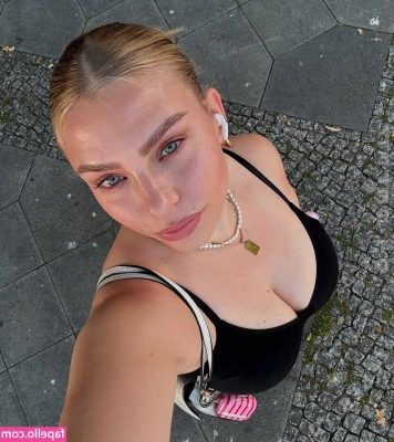lenadenisee - Look back at it👀