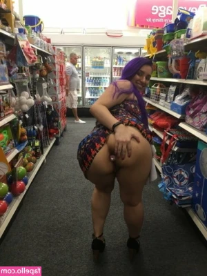 Nancy Miami [ nancy-miami ] - I wanna spread it open for you...