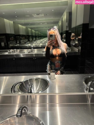 Ferrarijay - I'm around for the next few hours! Dressed in this skin-tight outfit!