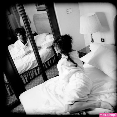 Susanna Hoffs [ susanna-hoffs ] - Just a few casual shots in this super hot set.