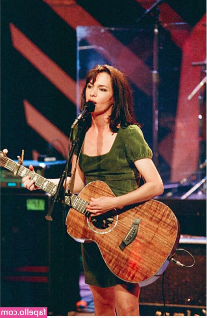 Susanna Hoffs [ susanna-hoffs ] - Handfuls, mouthfuls I don't care just touch them.