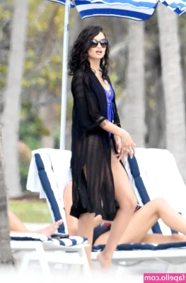 Shanina Shaik [ shanina-shaik ] - A tout de suite!! en live ici dans 1h tout pile!  See you in a